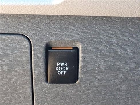 Used 2020 Toyota Sienna LE image 21