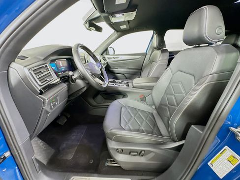 Used 2025 Volkswagen Atlas Cross Sport SE image 13
