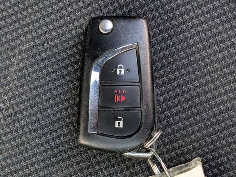 Used 2022 Toyota RAV4 LE w/ Carpet Mat Package (TMS) AWD/4WD image 27