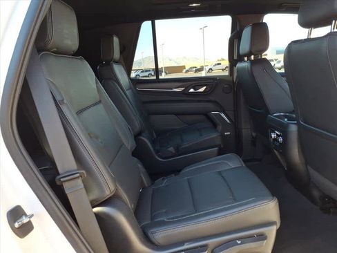 Used 2022 GMC Yukon Denali w/ Advanced Technology Package image 18