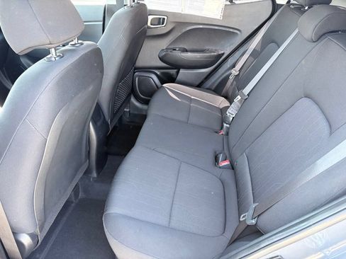 Used 2025 Hyundai Venue SE FWD image 8