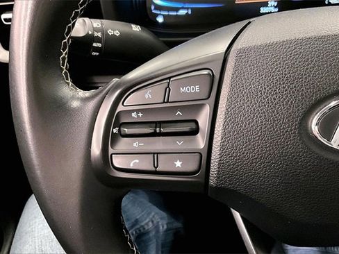 Used 2024 Hyundai Venue Limited image 23