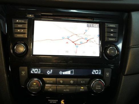 Used 2018 Nissan Rogue SV AWD/4WD image 26