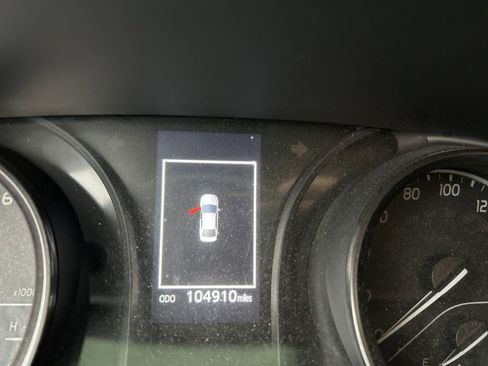 Used 2021 Toyota Camry SE FWD image 12