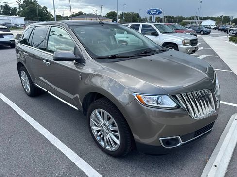 Used 2012 Lincoln MKX FWD image 1