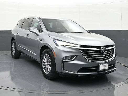 Used 2023 Buick Enclave Essence AWD/4WD image 7