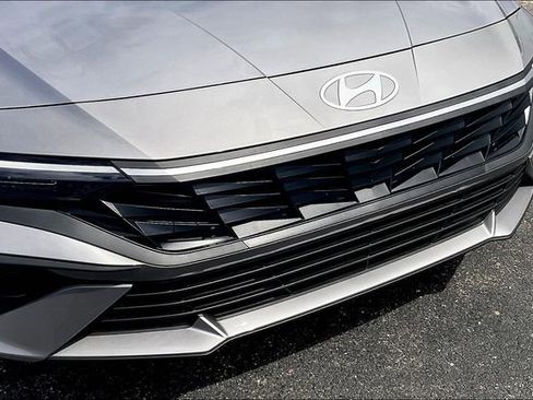 New 2025 Hyundai Elantra SEL image 31