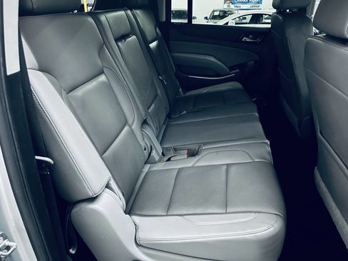 Used 2018 Chevrolet Suburban LT RWD image 24