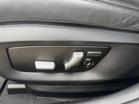 Used 2023 BMW 530e w/ M Sport Package RWD image 8