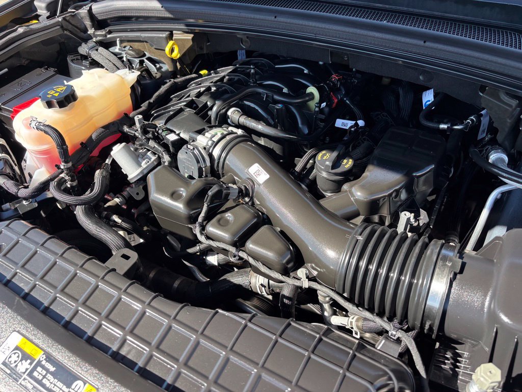 Used 2025 Jeep Grand Cherokee L Laredo RWD image 28