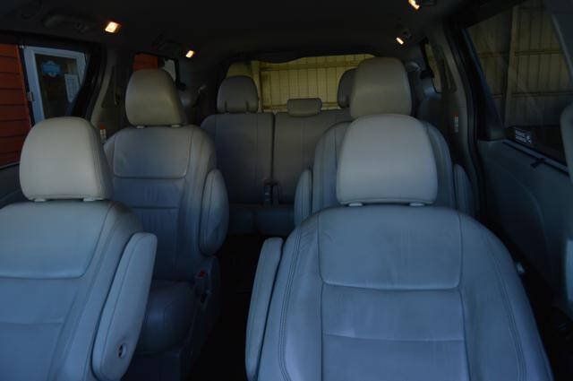 Used 2015 Toyota Sienna XLE Premium AWD/4WD image 16