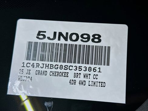 New 2025 Jeep Grand Cherokee Limited w/ Luxury Tech Group II image 24