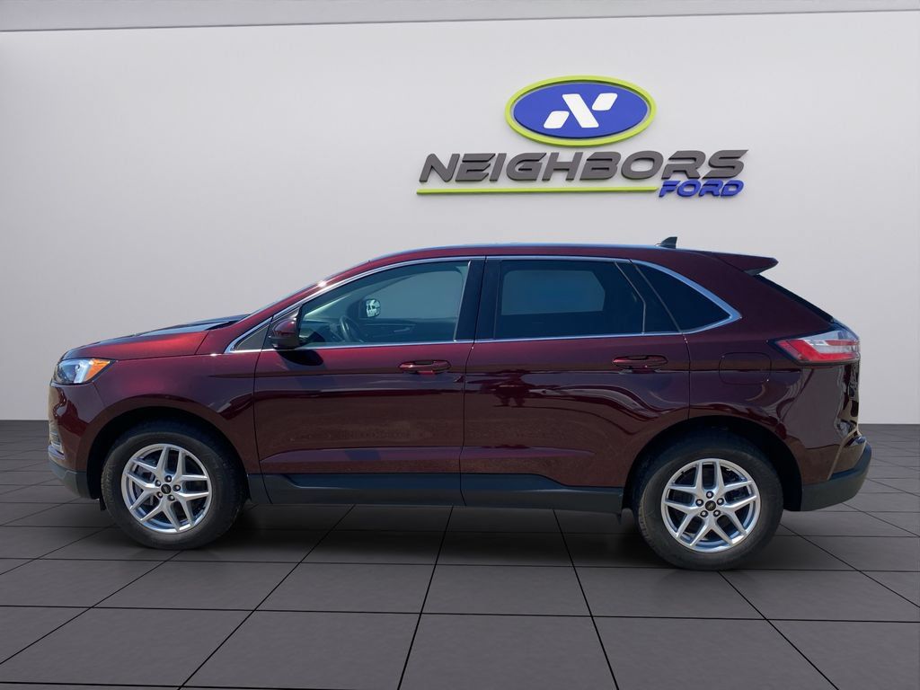 Used 2024 Ford Edge SEL w/ Convenience Package AWD/4WD image 3