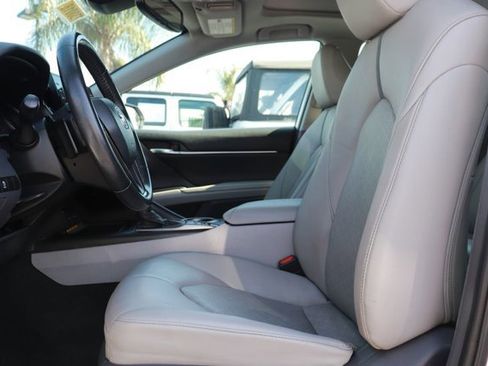 Used 2021 Toyota Camry XSE image 11