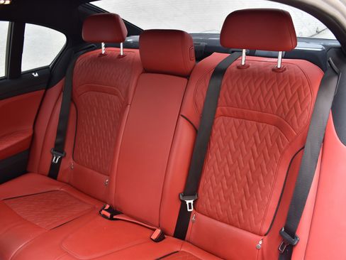 Used 2021 BMW 750i xDrive w/ Executive Package image 27