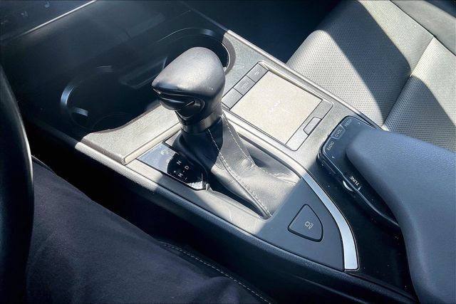 Used 2019 Lexus UX 200 w/ Premium Package FWD image 15