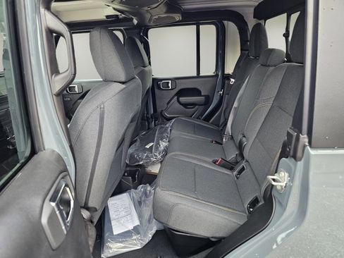 New 2025 Jeep Gladiator Sport image 60