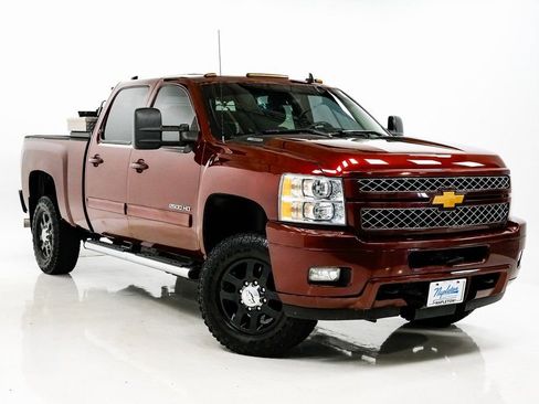 Used 2014 Chevrolet Silverado 2500 LT w/ Z71 Appearance Package image 6
