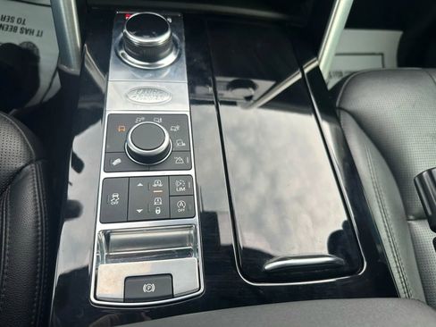 Used 2018 Land Rover Discovery HSE image 37