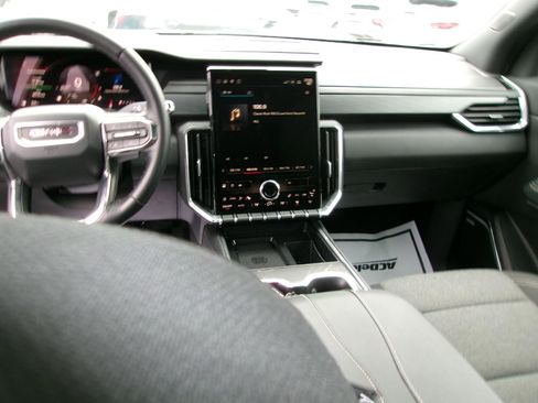 Used 2025 GMC Acadia Elevation image 14