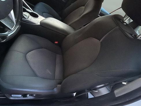 Used 2022 Toyota Camry LE image 32