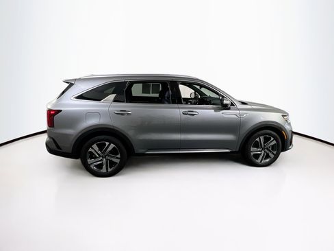 Used 2022 Kia Sorento SX Prestige w/ Panoramic Sunroof Package image 4