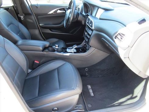 Used 2018 INFINITI QX30 Premium w/ Navigation Package image 10