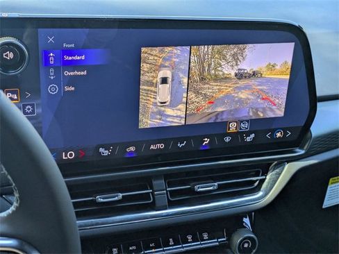 New 2026 Chevrolet Equinox EV LT image 19