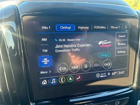 Used 2023 Chevrolet Traverse Premier image 20