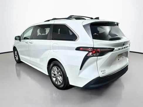 Used 2023 Toyota Sienna XLE AWD/4WD image 4