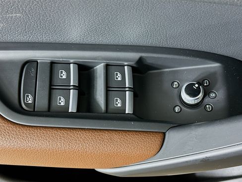 Used 2018 Audi Q5 2.0T Premium Plus w/ Premium Plus Package AWD/4WD image 15