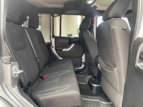 Used 2018 Jeep Wrangler Unlimited Sahara image 16