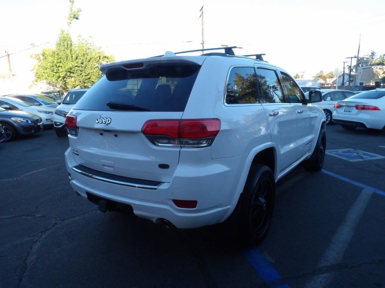 Used 2014 Jeep Grand Cherokee Overland w/ Advanced Technology Group AWD/4WD image 3