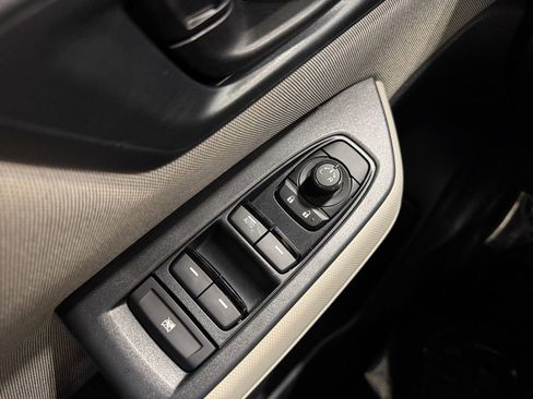 Certified 2025 Subaru Forester Base image 17