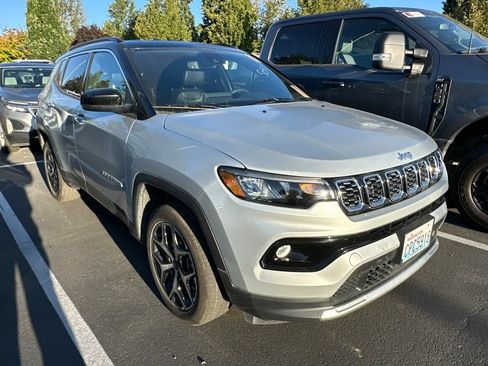 Used 2025 Jeep Compass Limited AWD/4WD image 2