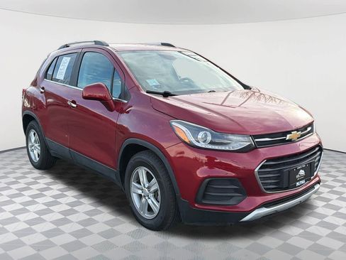 Used 2019 Chevrolet Trax LT w/ LT Convenience Package image 3