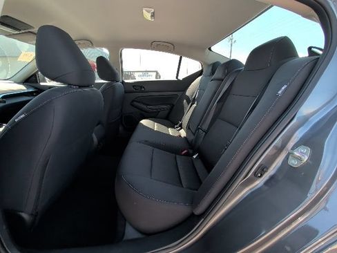 Used 2025 Nissan Altima 2.5 SV FWD image 5