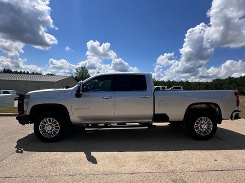 Used 2022 Chevrolet Silverado 3500 High Country AWD/4WD image 3
