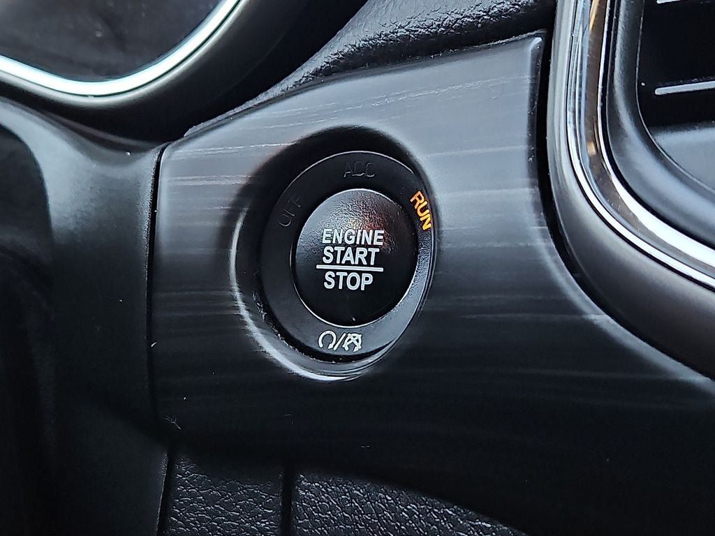 Used 2021 Jeep Grand Cherokee Laredo RWD image 25