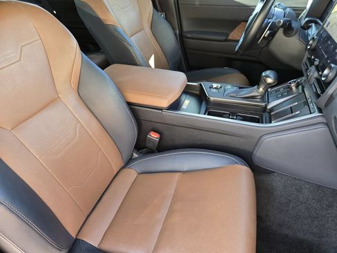 Used 2024 Lexus GX 550 w/ Cold Area Package AWD/4WD image 10
