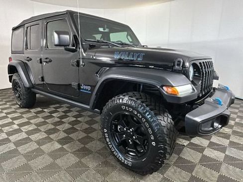 Used 2023 Jeep Wrangler Unlimited w/ Cold Weather Group AWD/4WD image 2