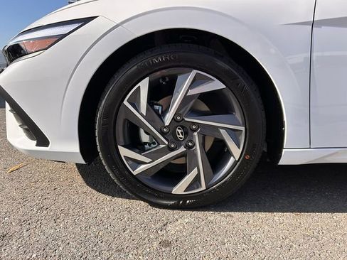 New 2025 Hyundai Elantra Sport image 9
