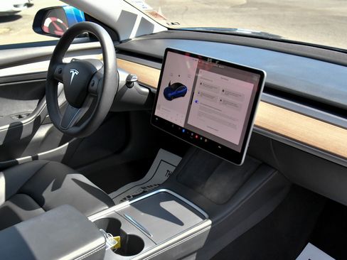 Used 2022 Tesla Model 3 Standard Range RWD image 42