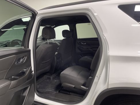 Used 2023 Chevrolet Traverse LT FWD image 17