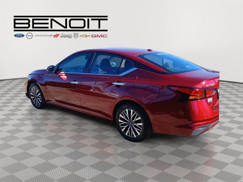 Used 2024 Nissan Altima 2.5 SV image 14