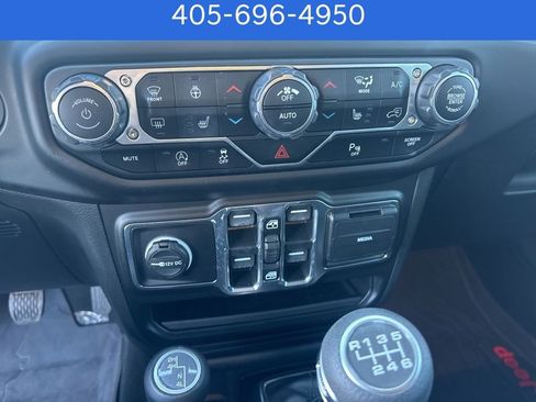 Used 2022 Jeep Wrangler Unlimited Sahara image 20