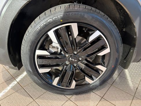 Used 2024 Kia Telluride SX w/ Towing Package image 9