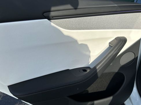 Used 2026 Tesla Model Y AWD image 29