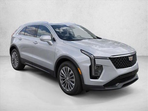 Used 2024 Cadillac XT4 Premium Luxury FWD image 3