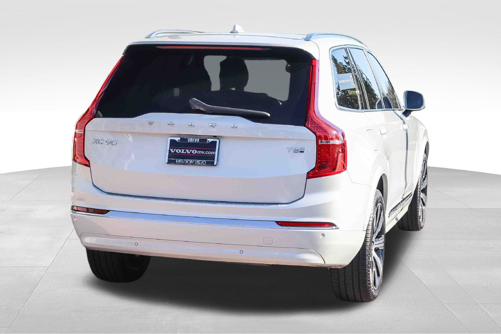 Used 2025 Volvo XC90 T8 Ultra w/ Protection Package Premier AWD/4WD image 8